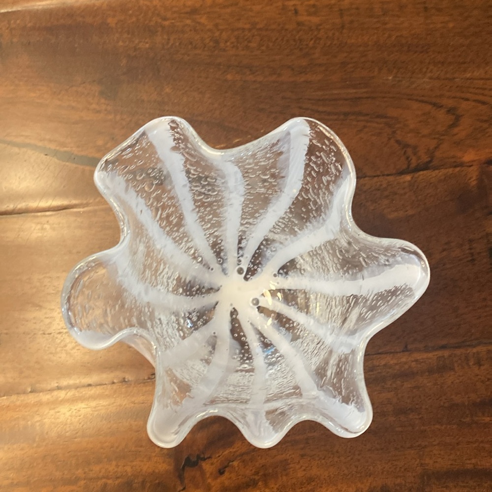 Clear Glass Ruffled Vase - Picture 3 of 7